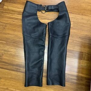 US Made Co Davers, MA Men's Biker Leather Adjustable Waist Chaps Black XL Short‎